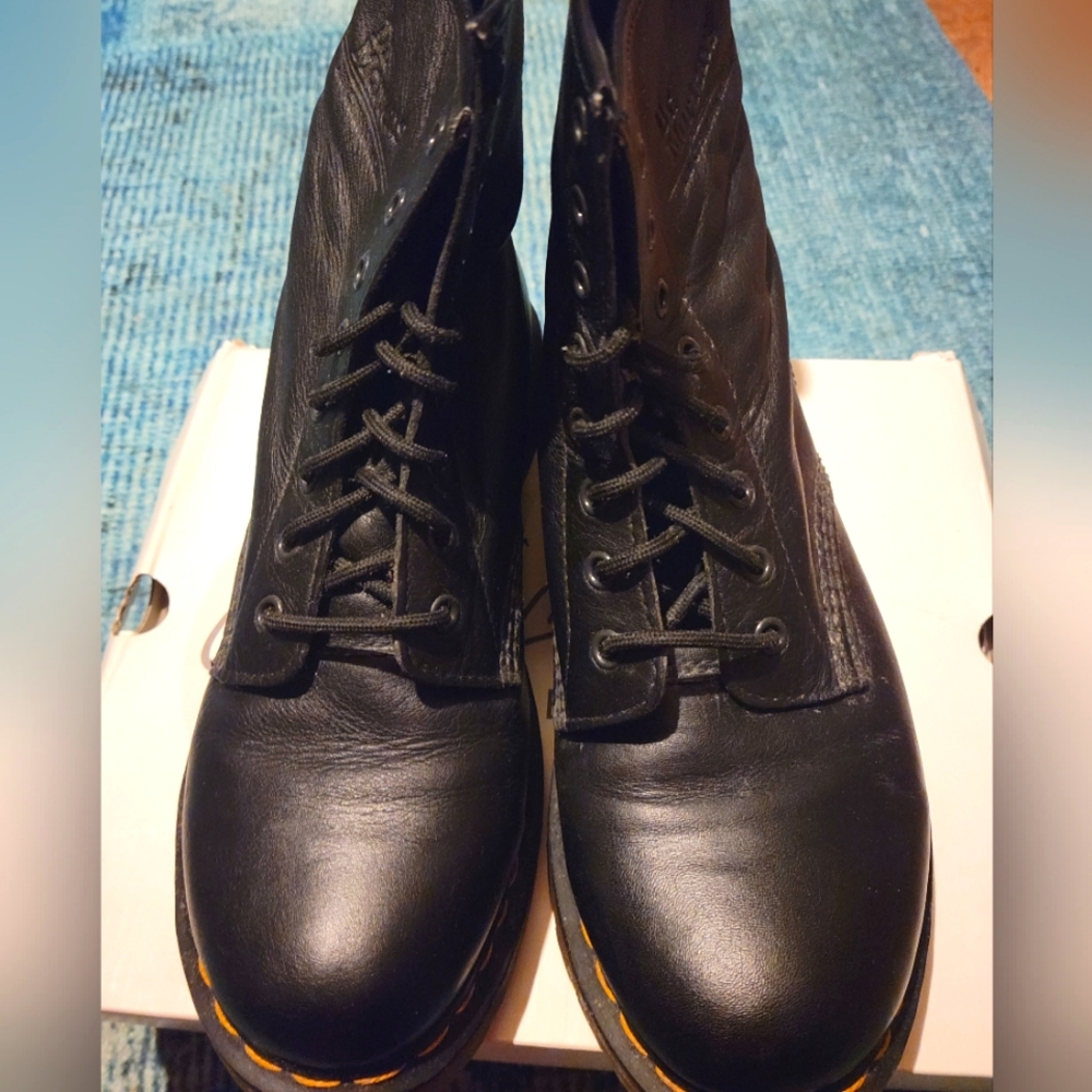 Dr Martens Women's Black leather 1460W Nappa Leather